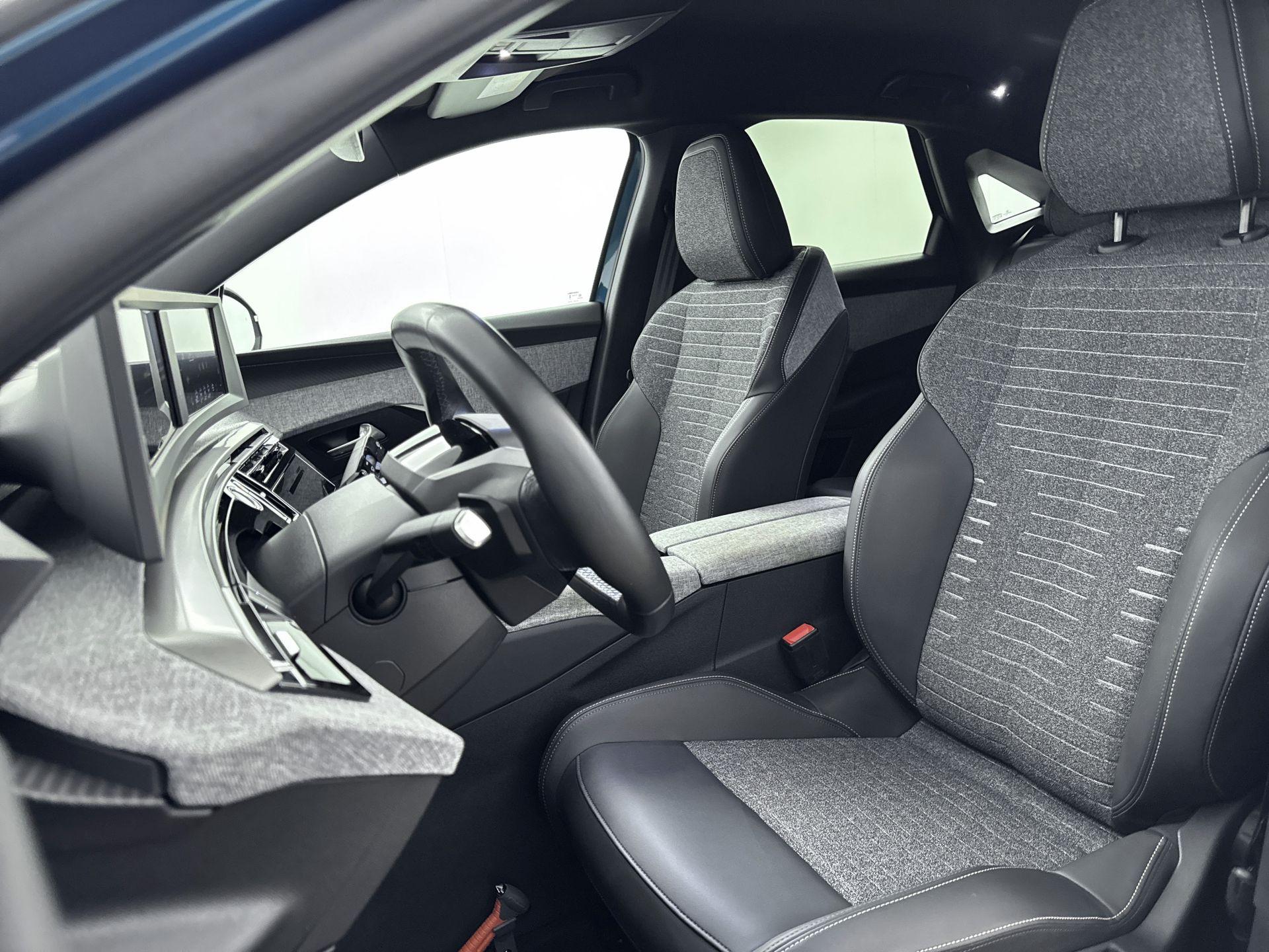 Peugeot e-3008