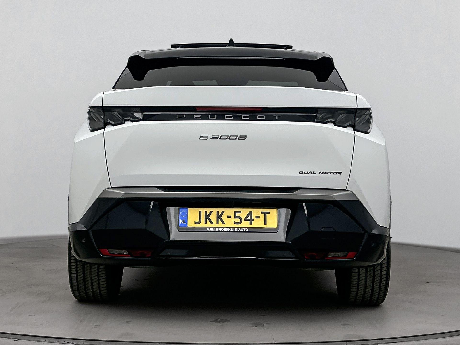 Peugeot e-3008