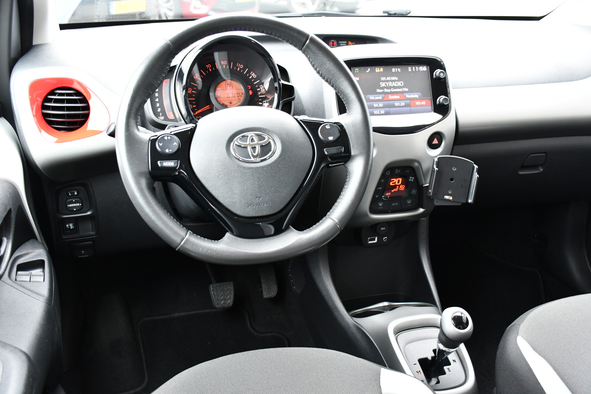 Toyota Aygo 1.0 VVT-i x-cite Automaat 5-deurs 69pk - Afbeelding 2
