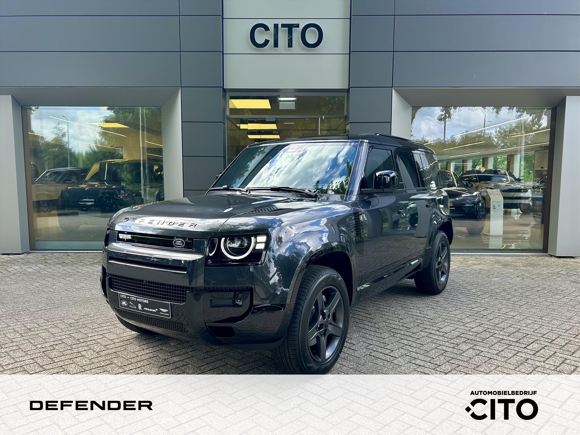 Land Rover Defender P300e PHEV AWD X-Dynamic SE Edition