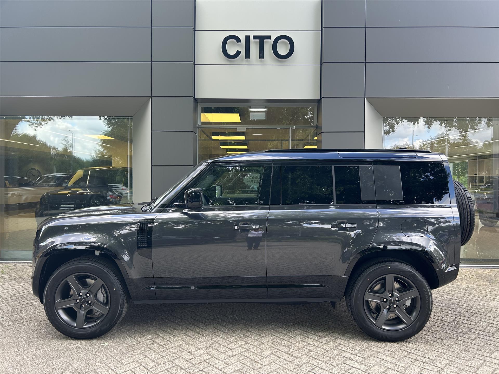 Land Rover Defender P300e PHEV AWD X-Dynamic SE Edition - Afbeelding 2