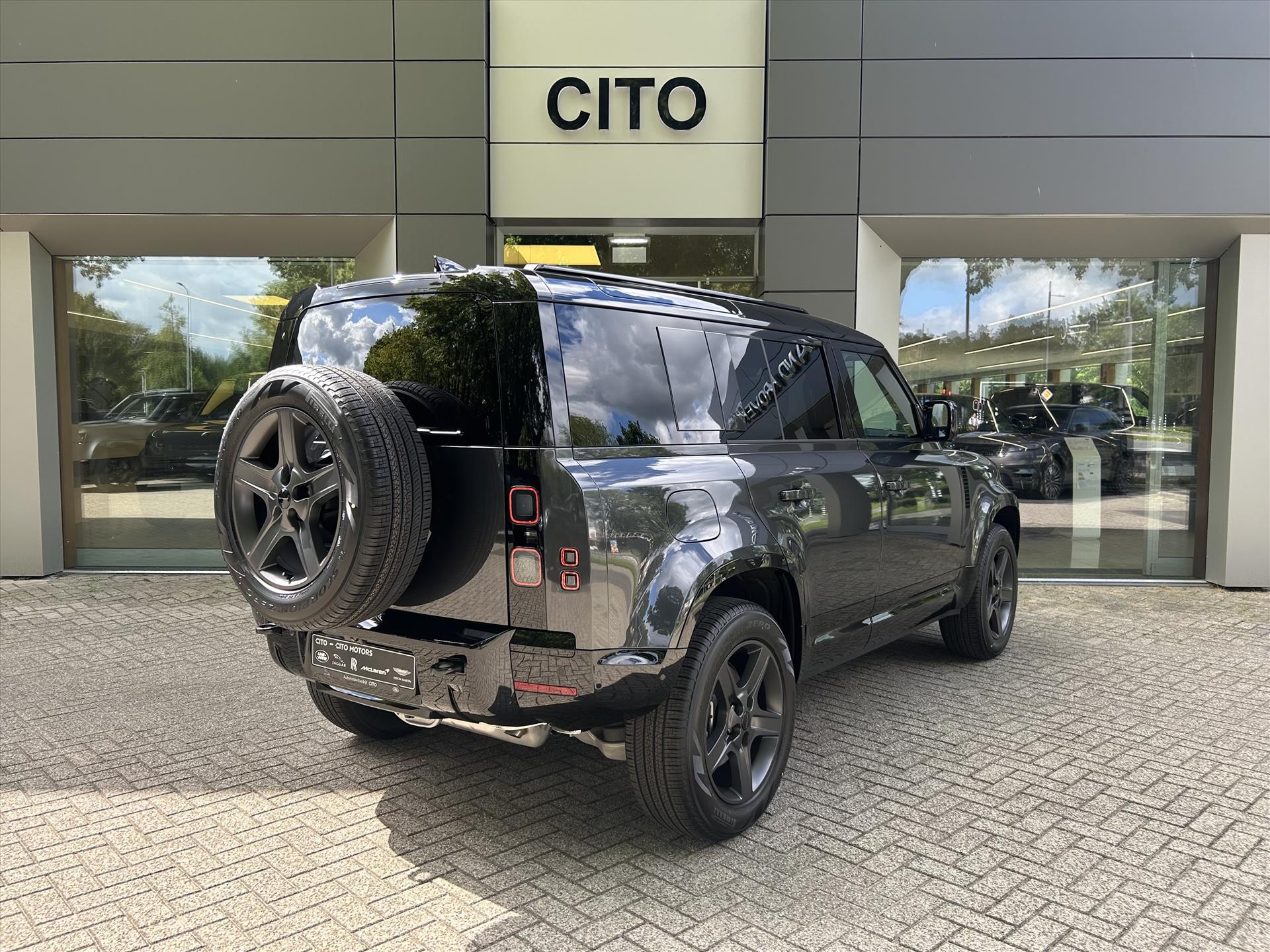 Land Rover Defender P300e PHEV AWD X-Dynamic SE Edition - Afbeelding 3