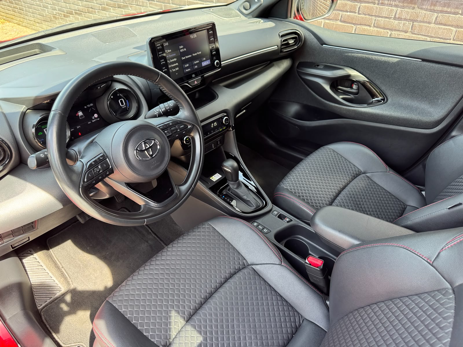 Toyota Yaris 1.5 Hybrid Launch Edition - Afbeelding 4