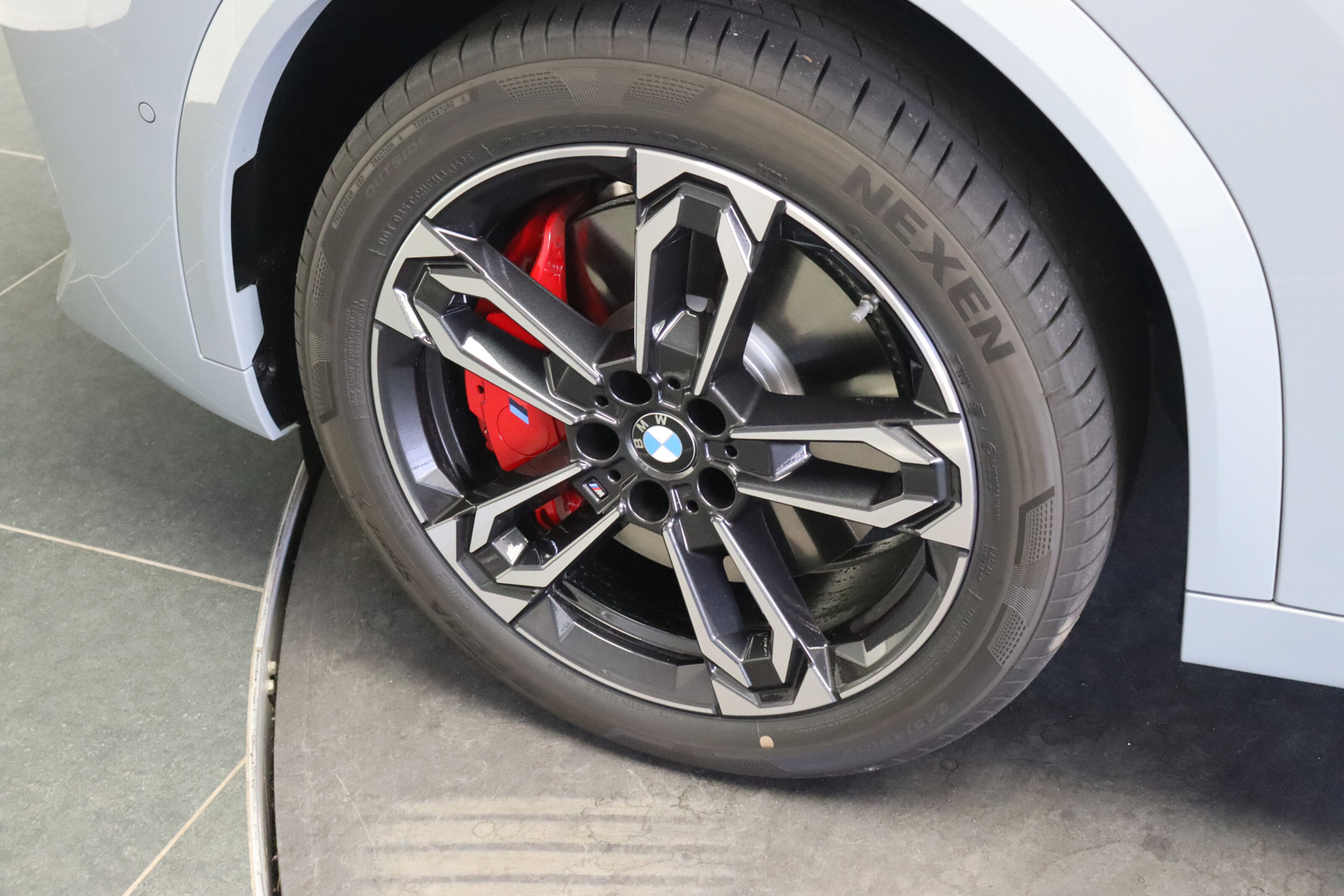 BMW iX2 6
