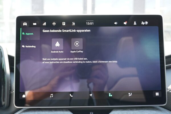 Apple Carplay/Android Auto Apple Carplay/Android Auto