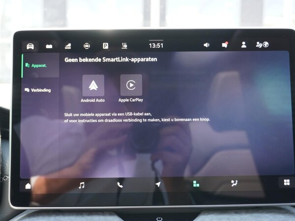 Apple Carplay/Android Auto Apple Carplay/Android Auto