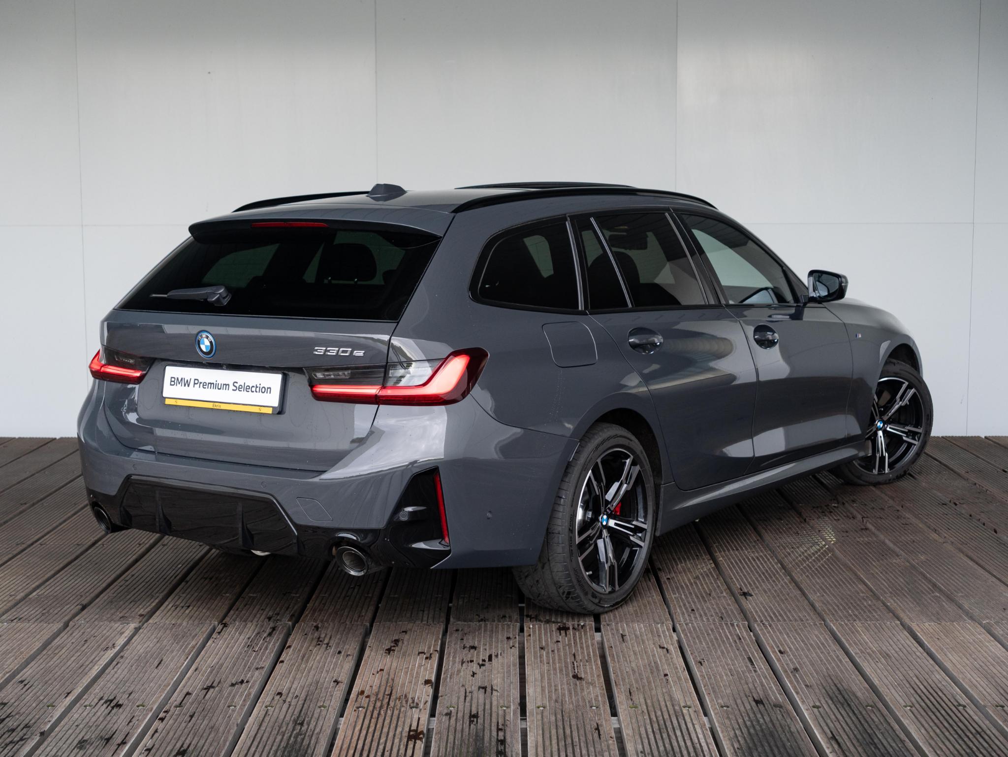 BMW 3 Serie Touring 330e - Afbeelding 2