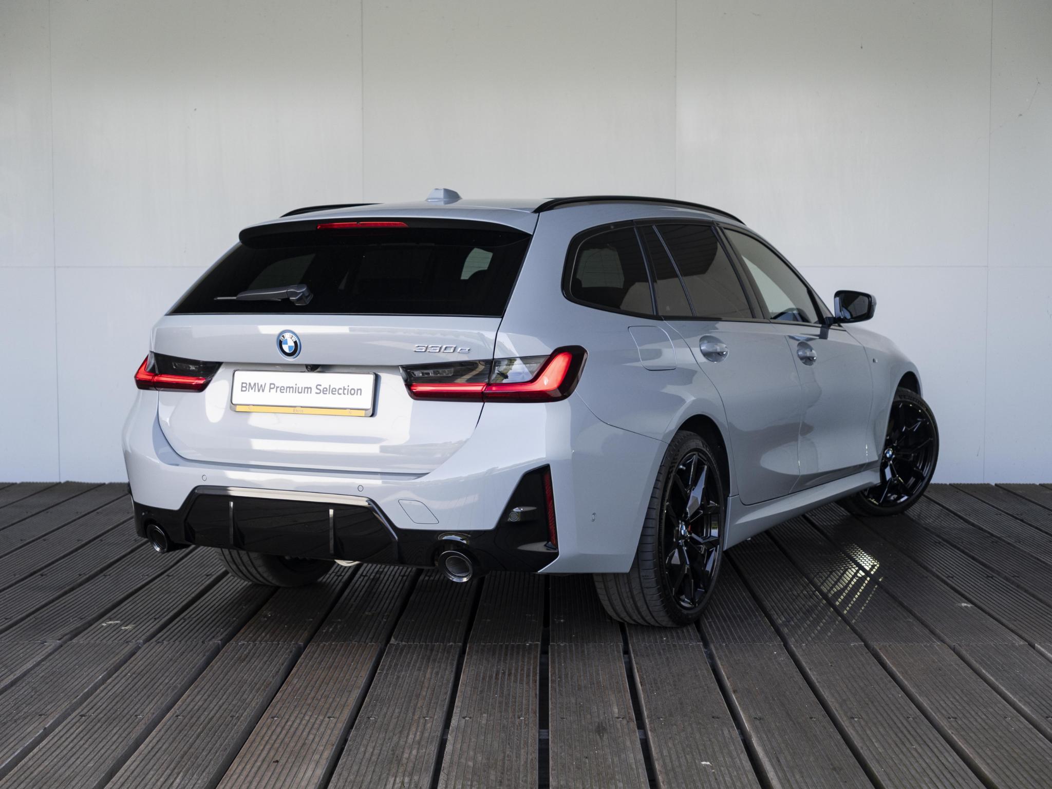 BMW 3 Serie Touring 330e - Afbeelding 2
