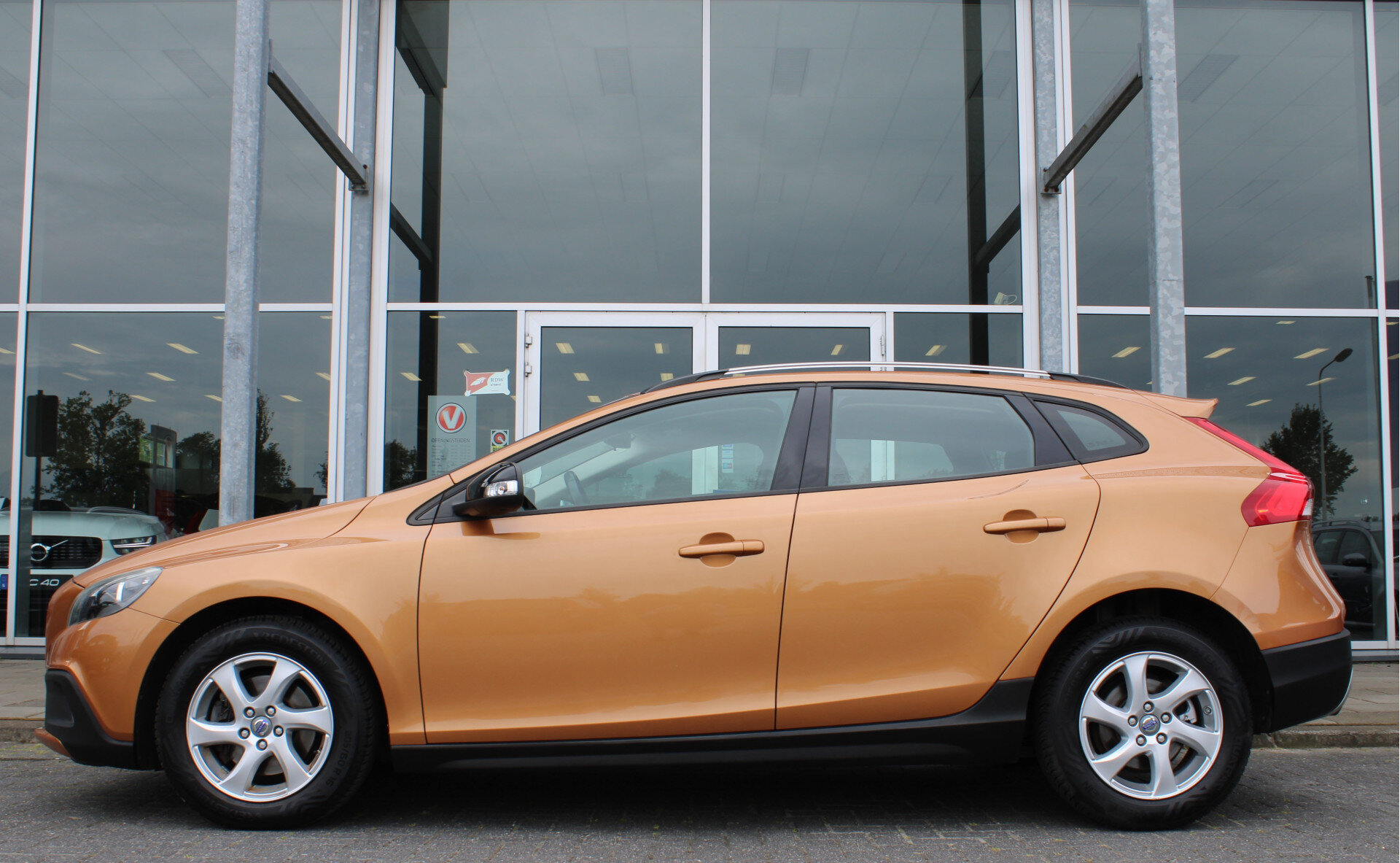 Volvo V40 Cross Country T4 180PK Automaat Kinetic - Afbeelding 2