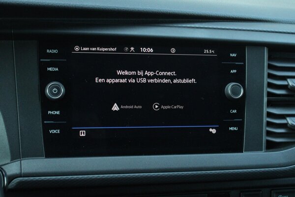 Apple Carplay/Android Auto Apple Carplay/Android Auto