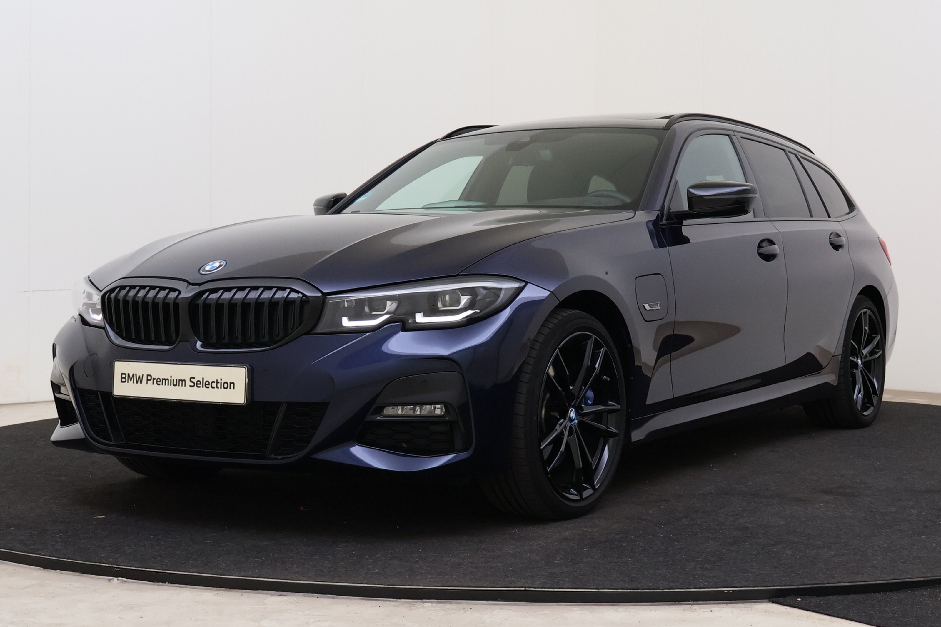 BMW 3 Serie Touring 330e High Executive M Sport Automaat