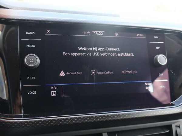 Apple Carplay/Android Auto Apple Carplay/Android Auto