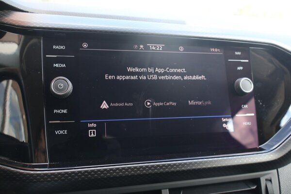 Apple Carplay/Android Auto Apple Carplay/Android Auto