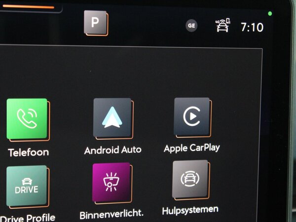 Apple Carplay/Android Auto Apple Carplay/Android Auto
