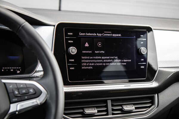 Apple Carplay/Android Auto Apple Carplay/Android Auto