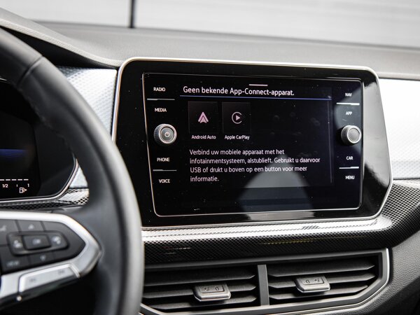 Apple Carplay/Android Auto Apple Carplay/Android Auto