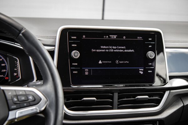 Apple Carplay/Android Auto Apple Carplay/Android Auto
