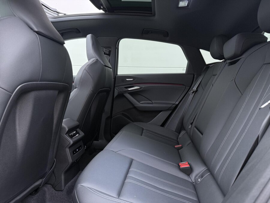 Audi Q6 Sportback e-tron S edition performance 100 Kwh 225 kW / 306 PK