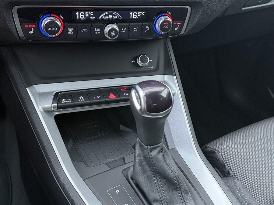 Audi Q3 45 TFSIe Advanced edition