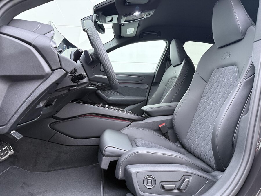 Audi A6 Limousine S edition 2.0 e-hybrid 220 kW / 299 PK