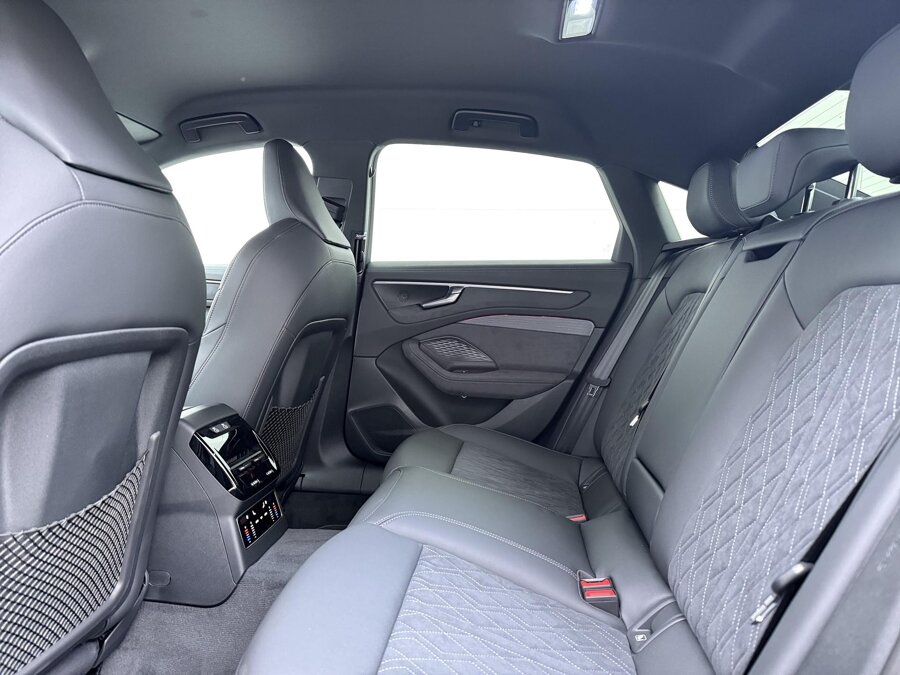 Audi A6 Limousine S edition 2.0 e-hybrid 220 kW / 299 PK