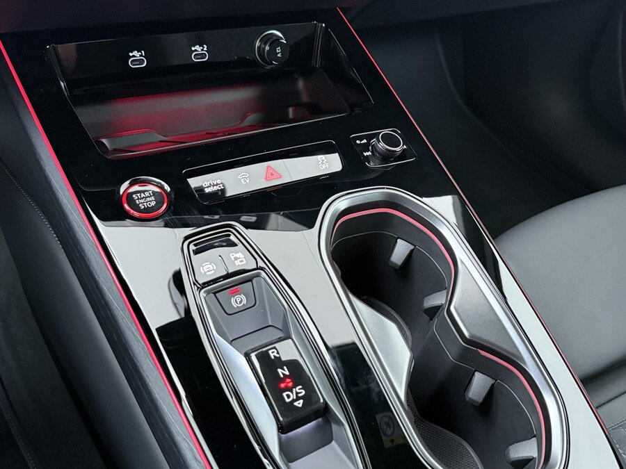 Audi A6 Limousine S edition 2.0 e-hybrid 220 kW / 299 PK