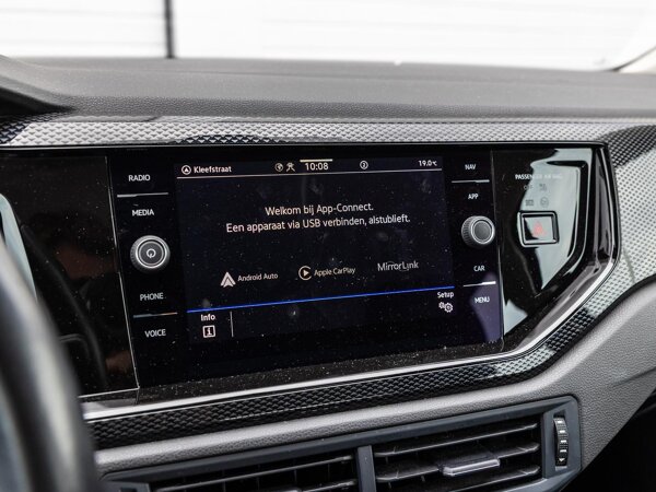 Apple Carplay/Android Auto Apple Carplay/Android Auto