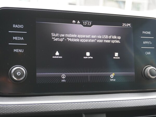 Apple Carplay/Android Auto Apple Carplay/Android Auto