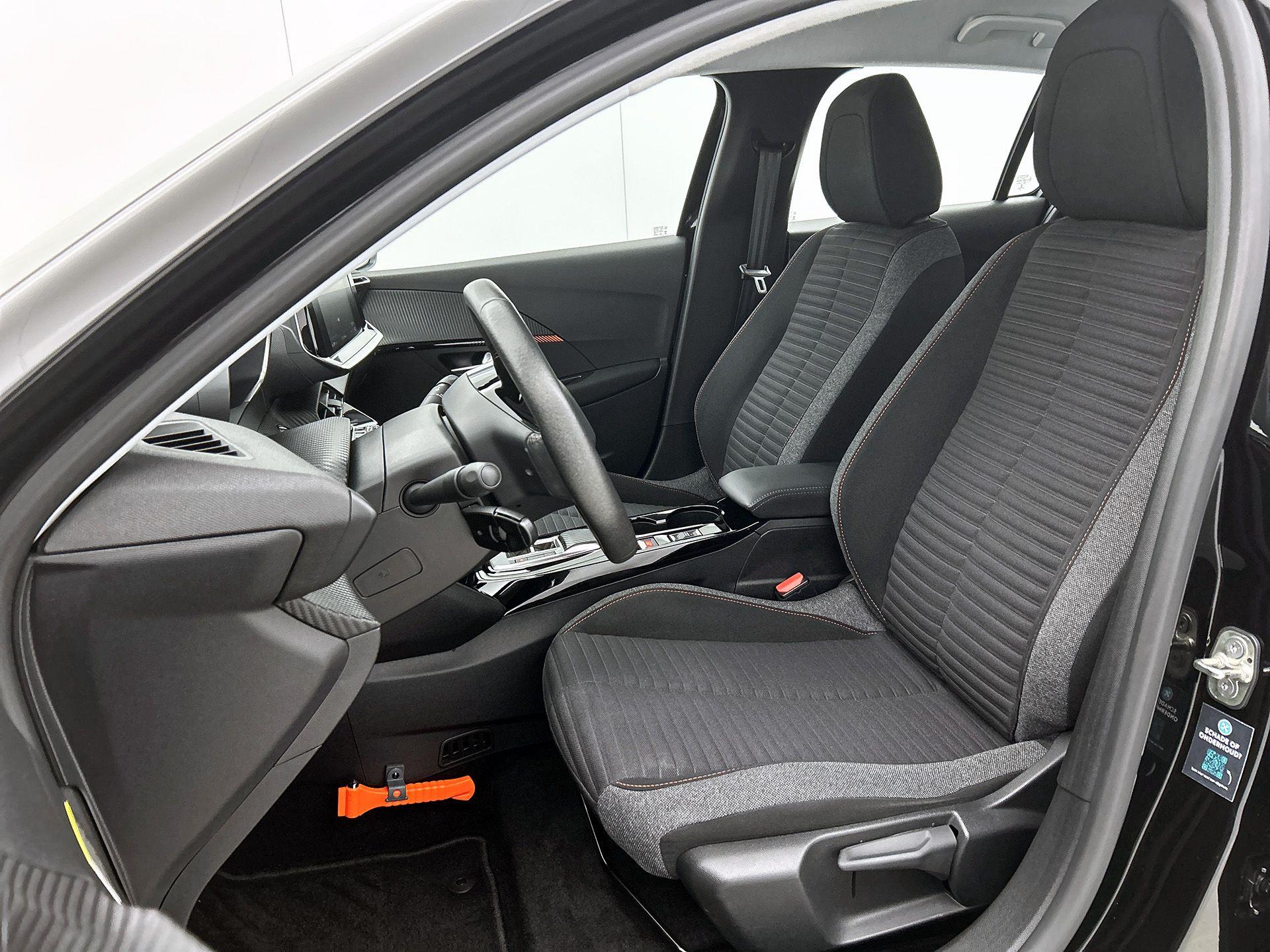 Peugeot e-208