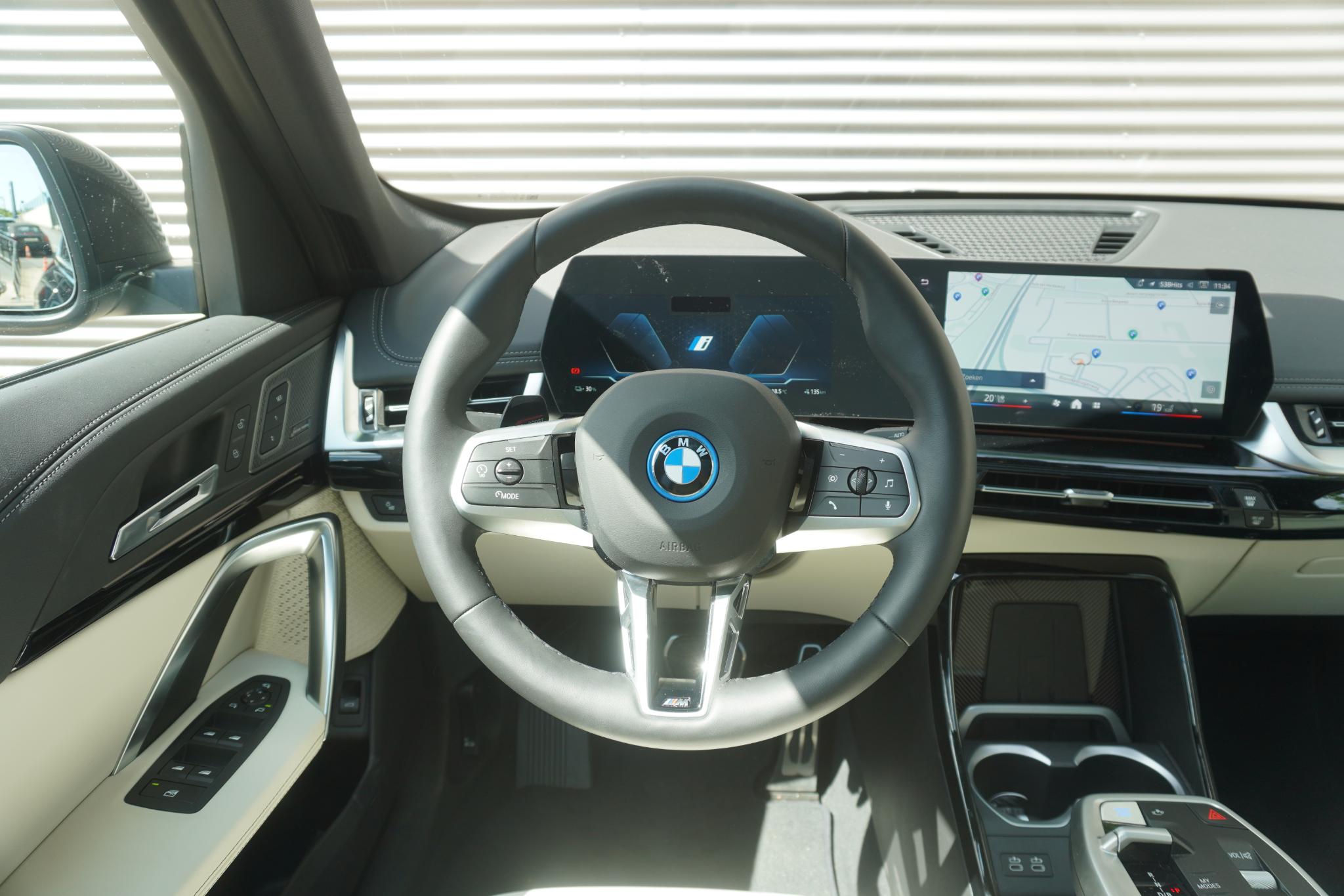 BMW iX1