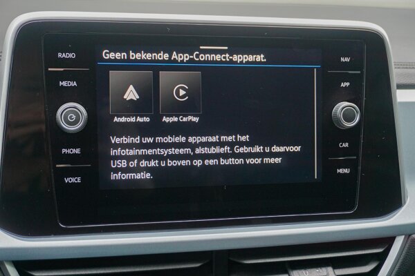 Apple Carplay/Android Auto Apple Carplay/Android Auto