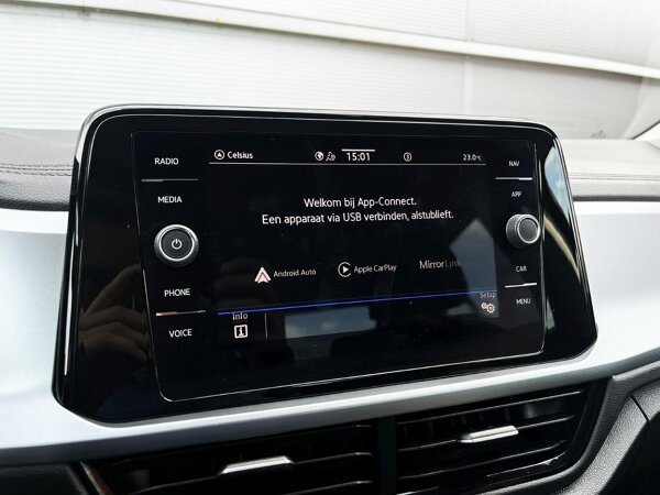 Apple Carplay/Android Auto Apple Carplay/Android Auto