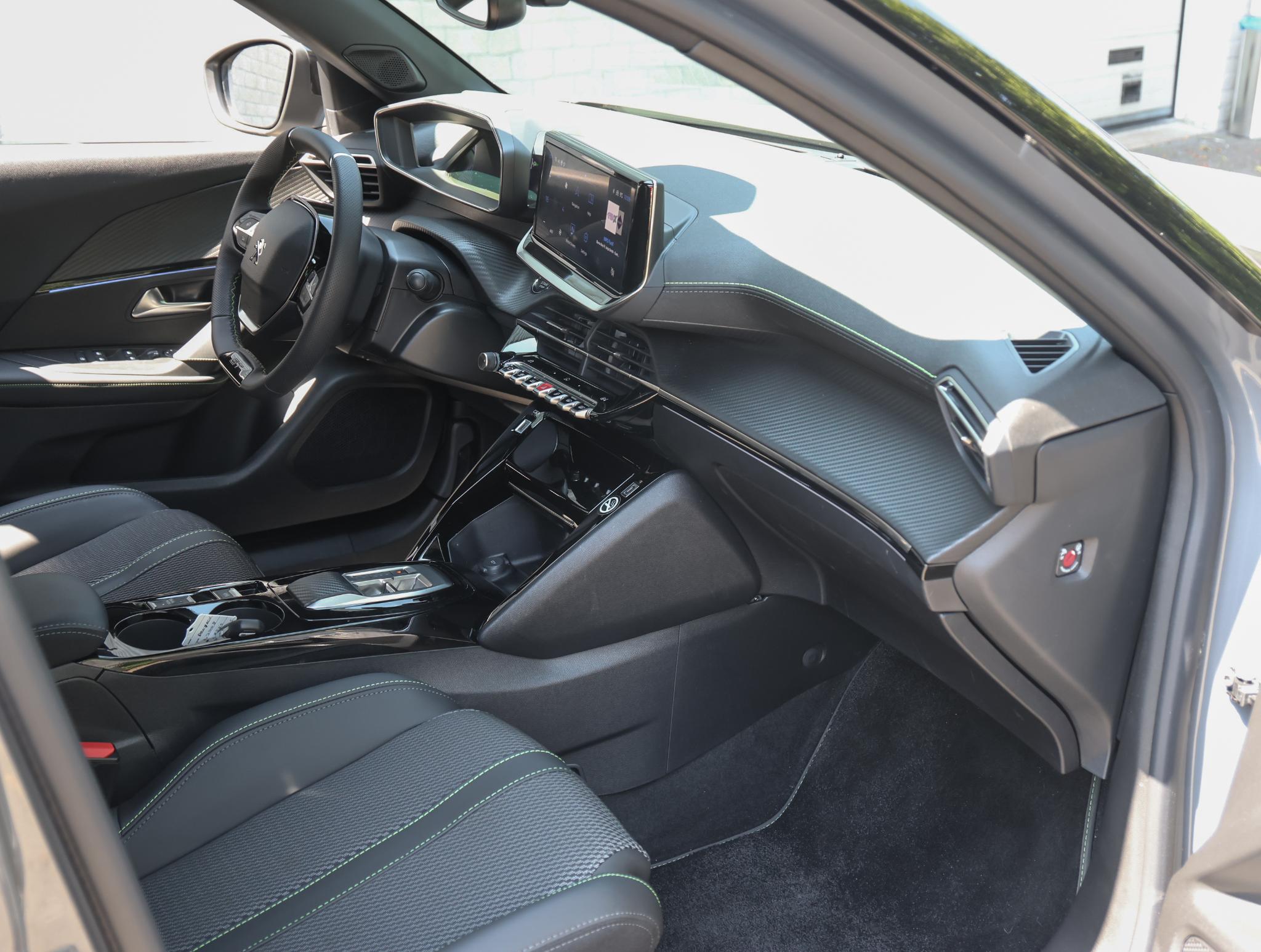 Peugeot e-2008