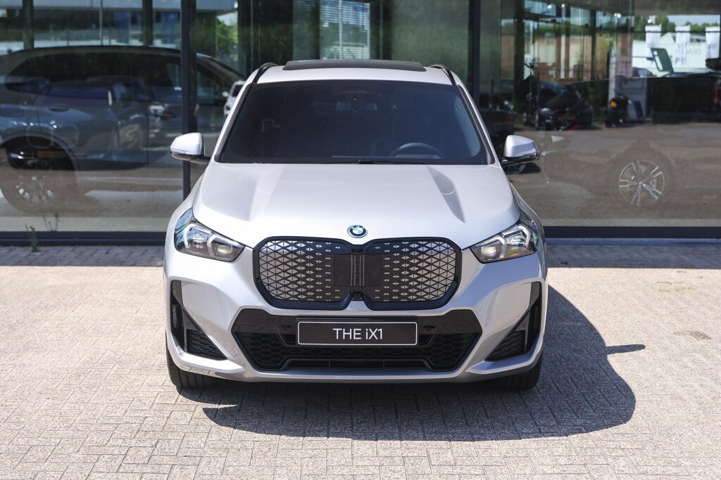 BMW iX1 6