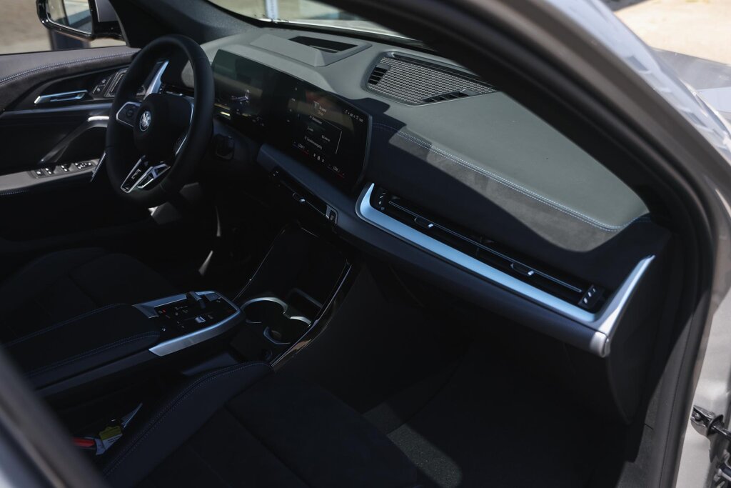 BMW iX1 10