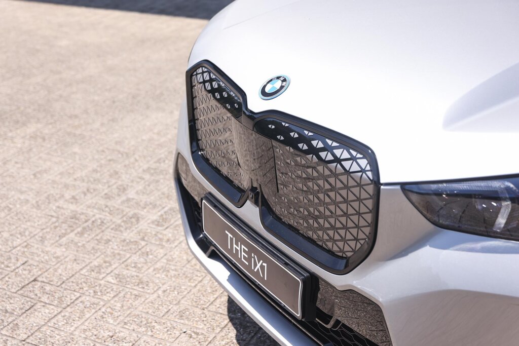 BMW iX1 26