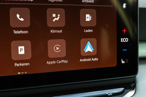 Apple Carplay/Android Auto Apple Carplay/Android Auto