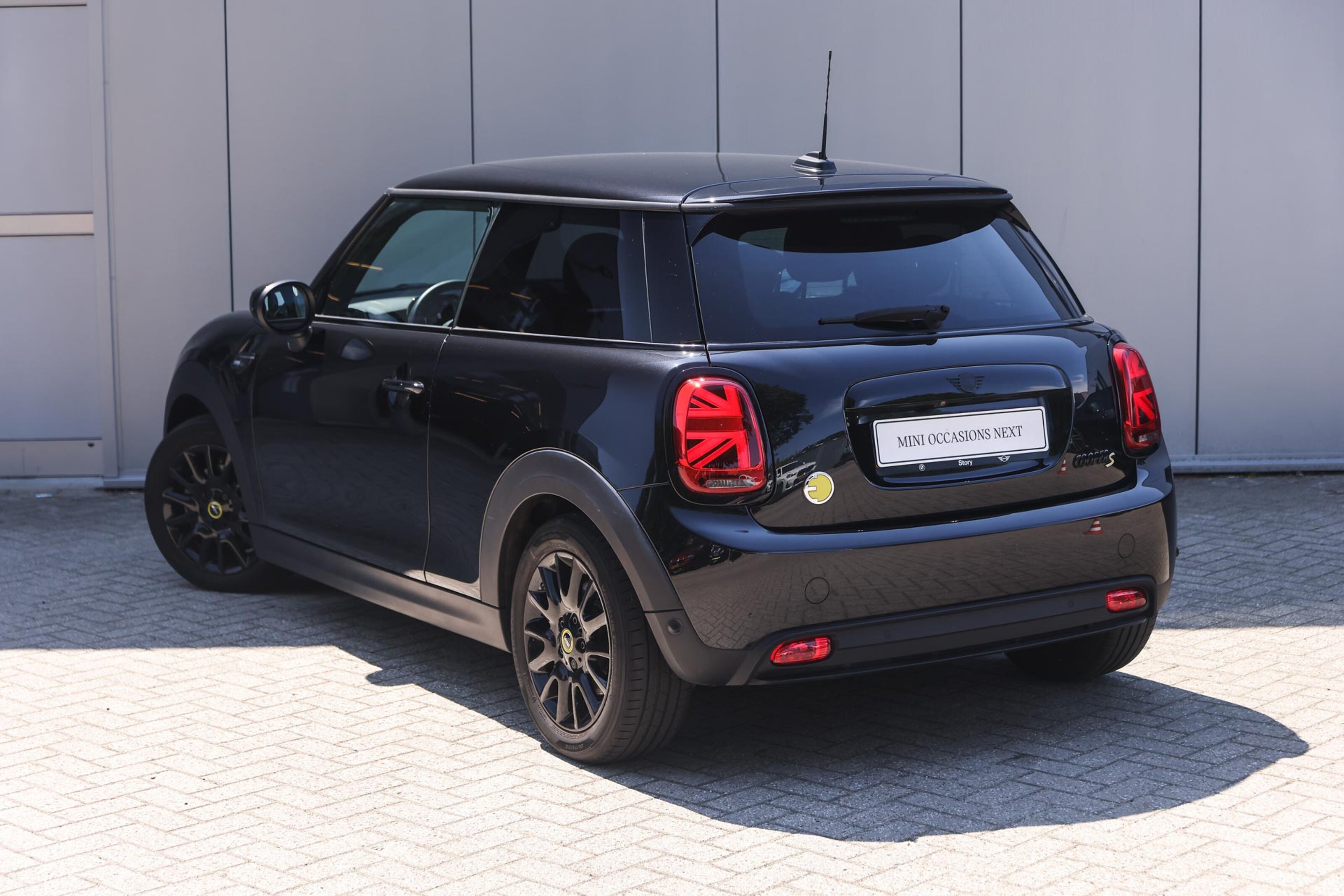 MINI Electric Classic Camden Go