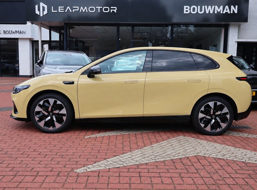 Leapmotor B05 67,1 kWh 218PK Design Demo, Rijklaarprijs | Panoramadak | 360 Camera | Navigatie | Carplay - Afbeelding 2