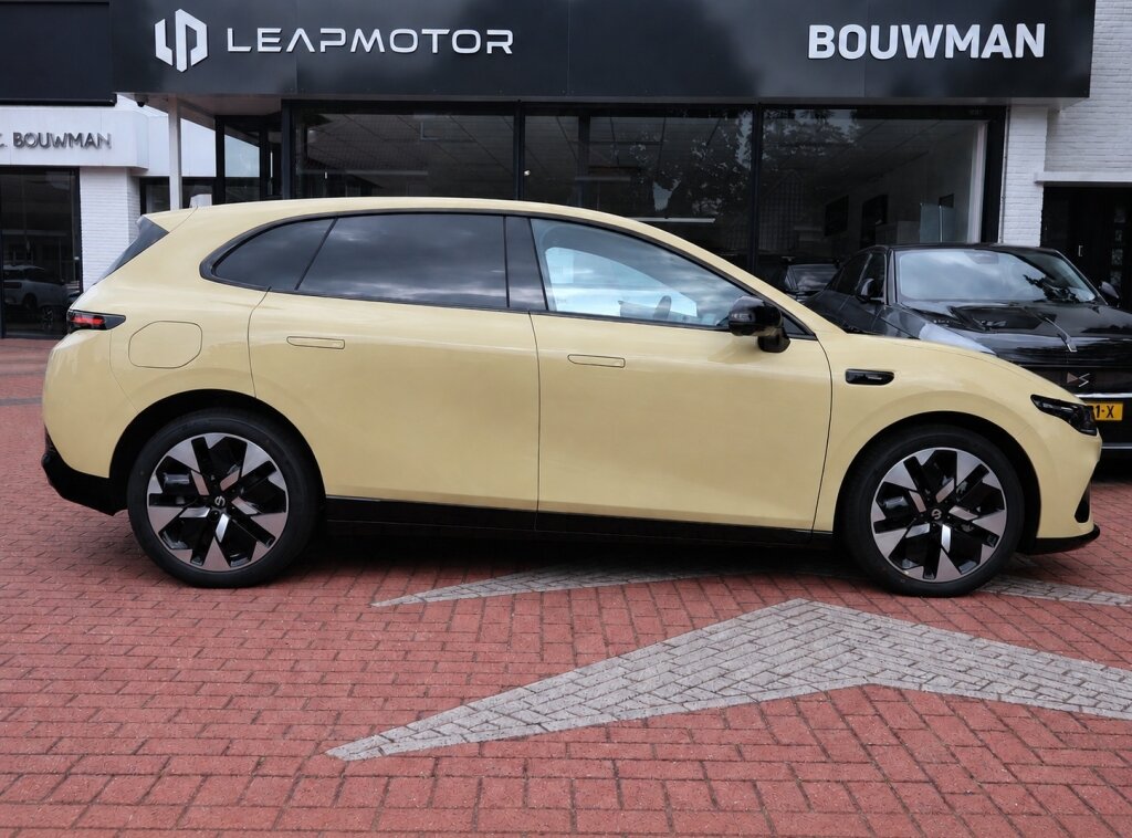 Leapmotor B05 67,1 kWh 218PK Design Demo, Rijklaarprijs | Panoramadak | 360 Camera | Navigatie | Carplay - Afbeelding 3