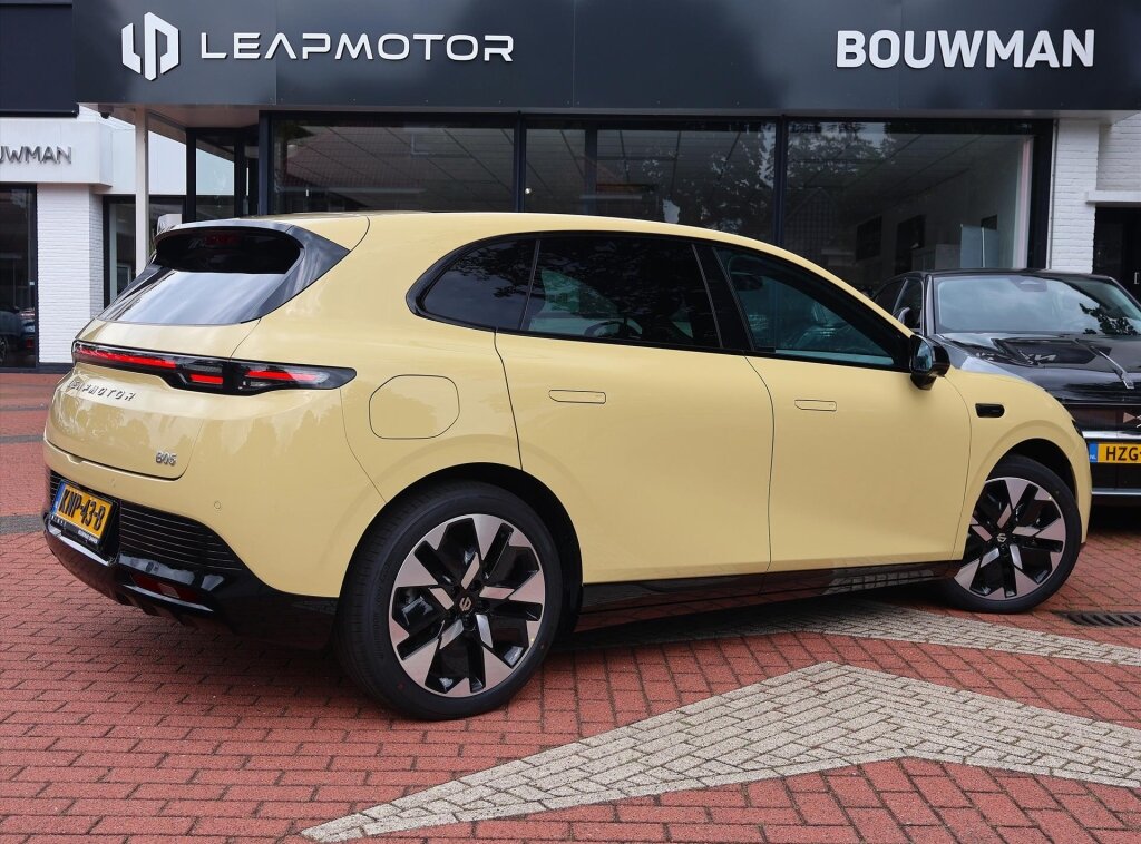 Leapmotor B05 67,1 kWh 218PK Design Demo, Rijklaarprijs | Panoramadak | 360 Camera | Navigatie | Carplay - Afbeelding 4