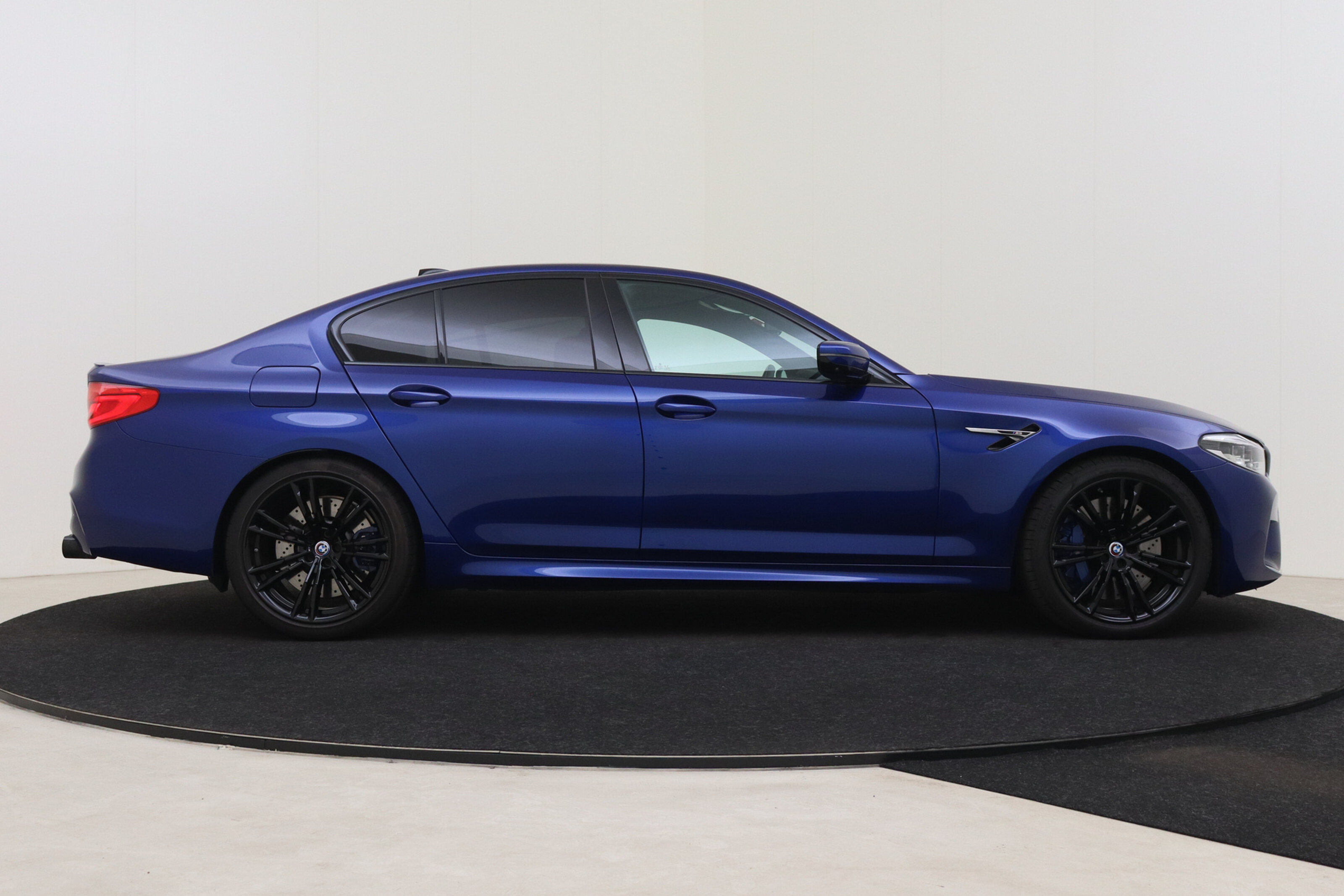 BMW M5 7