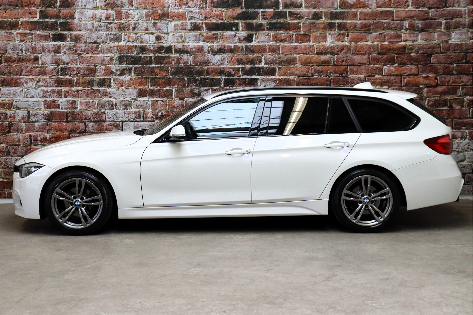 BMW 3 Serie Touring 320i High Executive M Sport Pakket Automaat - Afbeelding 3