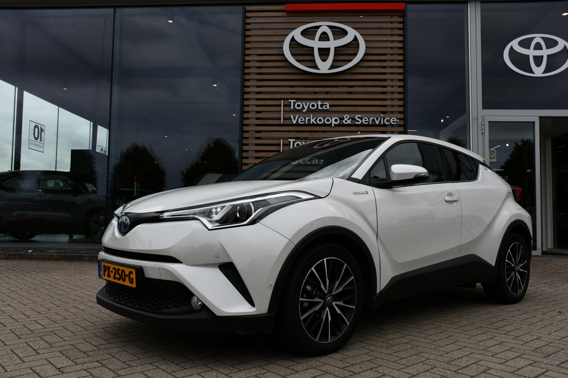 Toyota C-HR 1.8 Hybrid Executive Automaat 122pk