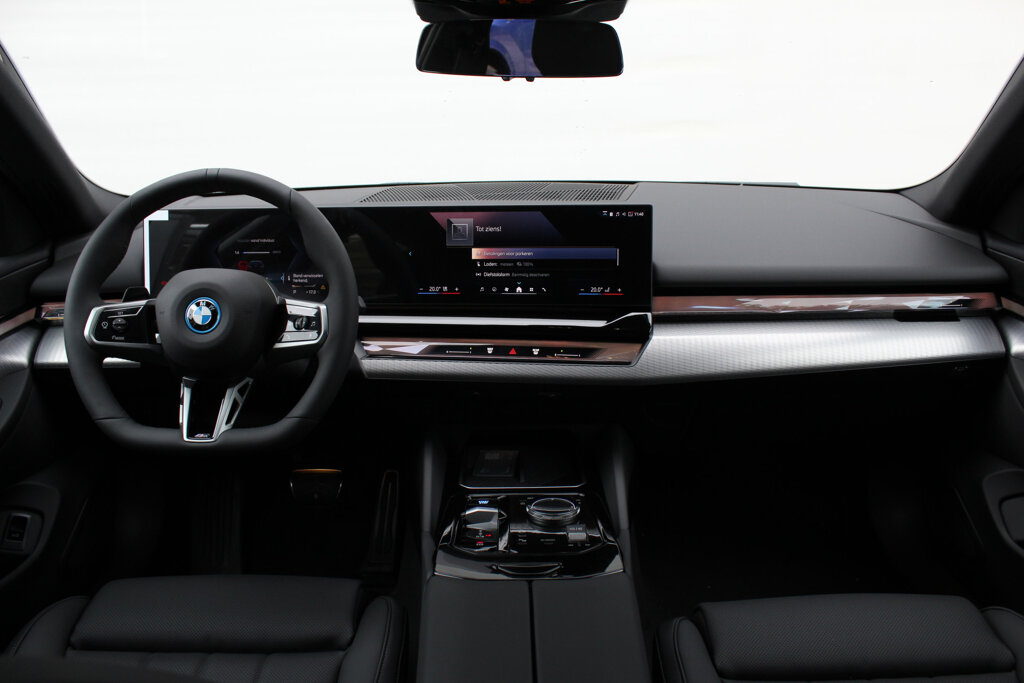 BMW i5 12
