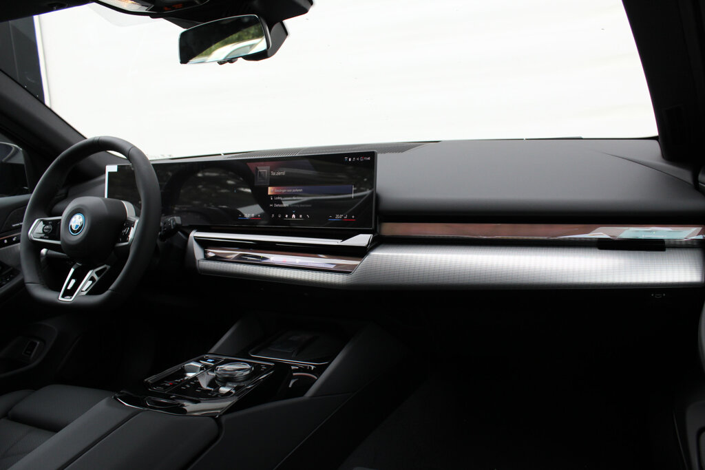 BMW i5 13