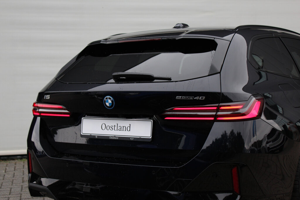 BMW i5 15