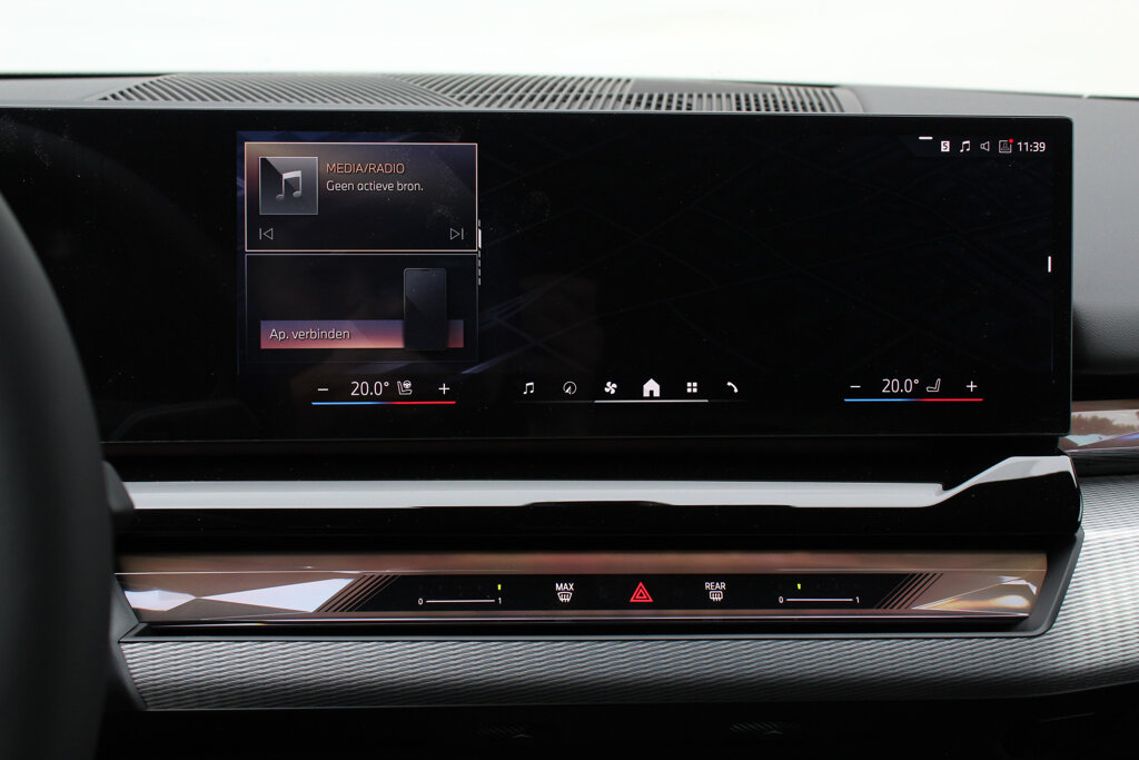 BMW i5 21