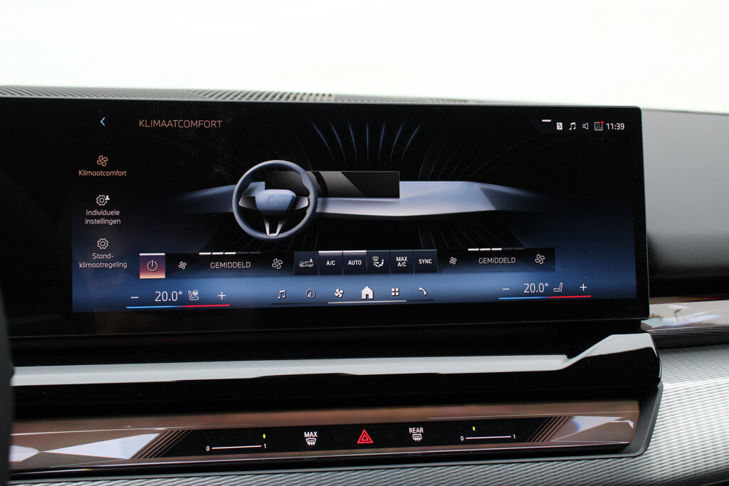 BMW i5 23
