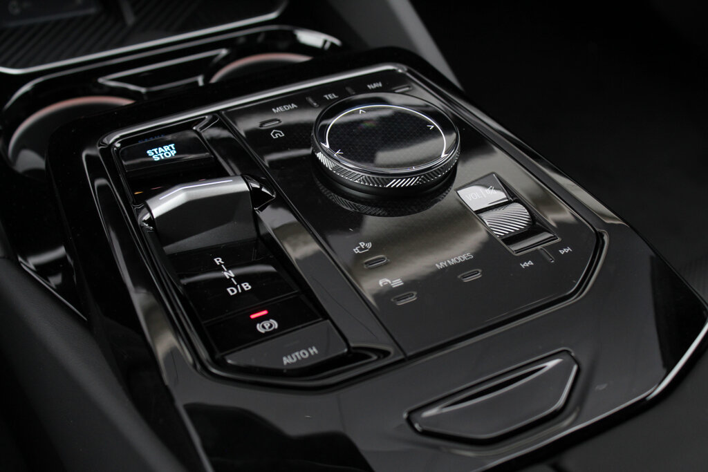 BMW i5 26